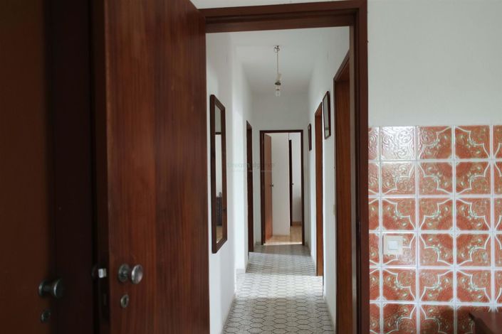 Image No.6-5 Bed House for sale