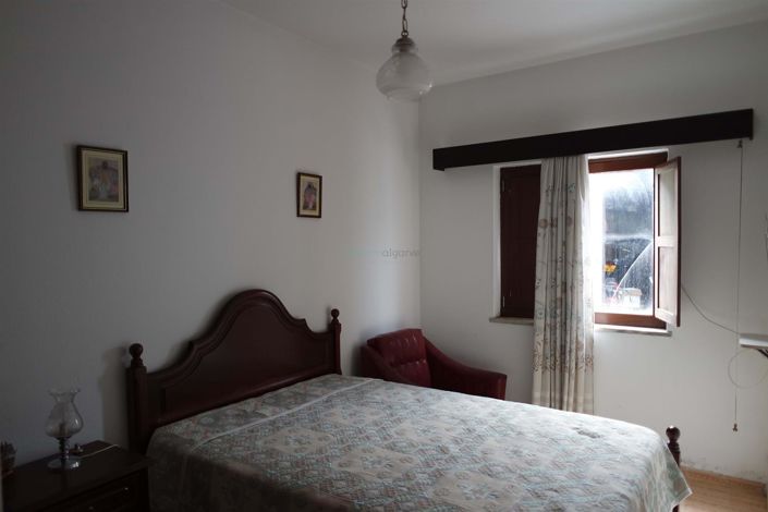 Image No.9-5 Bed House for sale