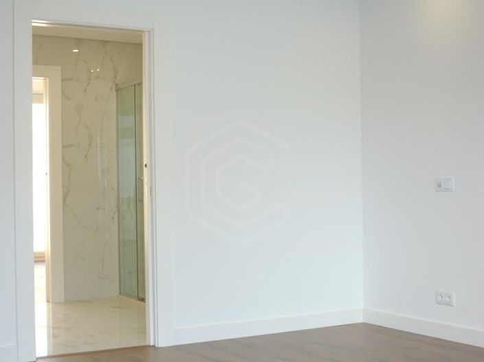 Image No.28-4 Bed House for sale