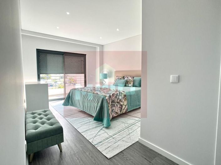 Image No.10-3 Bed Apartment for sale