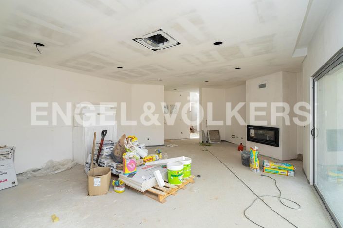 Image No.6-4 Bed House for sale