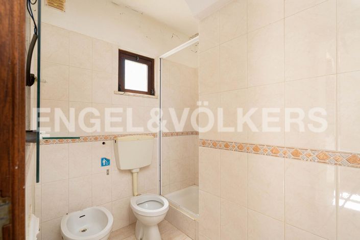 Image No.19-4 Bed House for sale