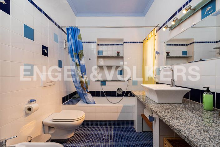 Image No.11-3 Bed House for sale