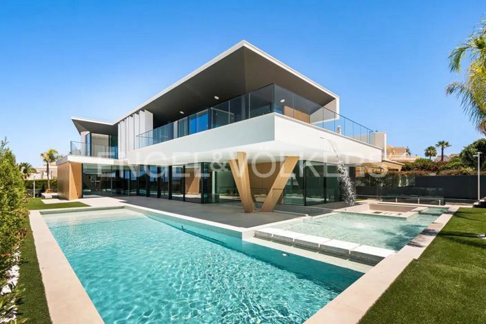 Image No.1-5 Bed House for sale