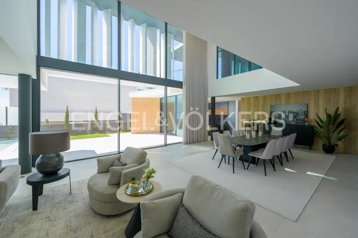 Image No.10-5 Bed House for sale