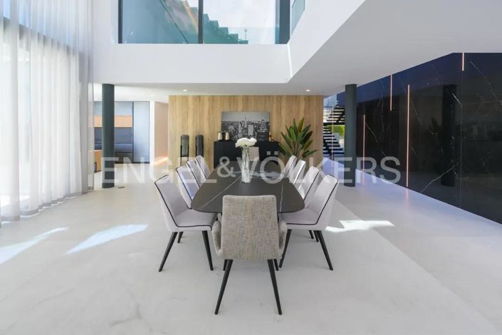 Image No.13-5 Bed House for sale