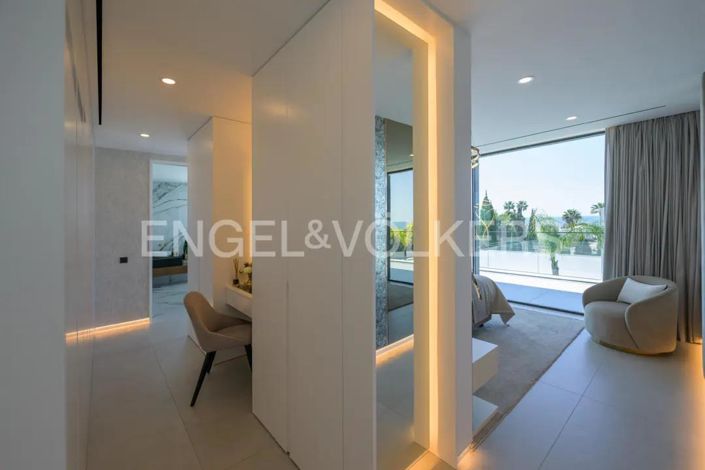 Image No.26-5 Bed House for sale