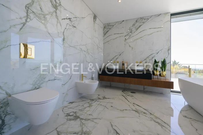 Image No.27-5 Bed House for sale