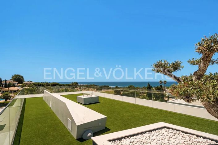 Image No.3-5 Bed House for sale