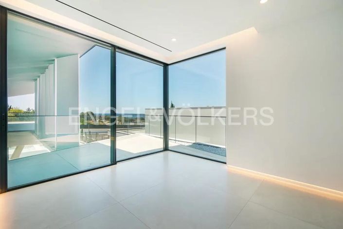 Image No.33-5 Bed House for sale