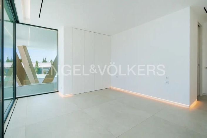 Image No.39-5 Bed House for sale