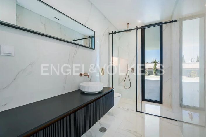 Image No.41-5 Bed House for sale