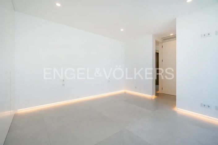 Image No.43-5 Bed House for sale