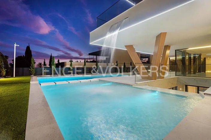 Image No.55-5 Bed House for sale