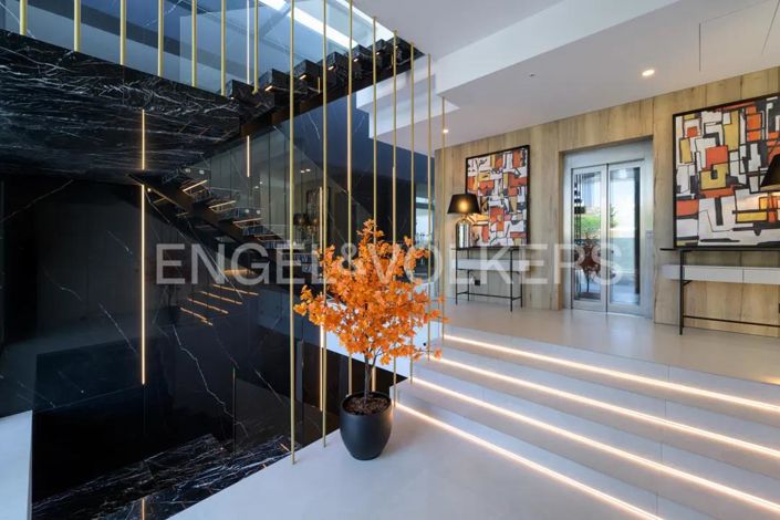 Image No.6-5 Bed House for sale