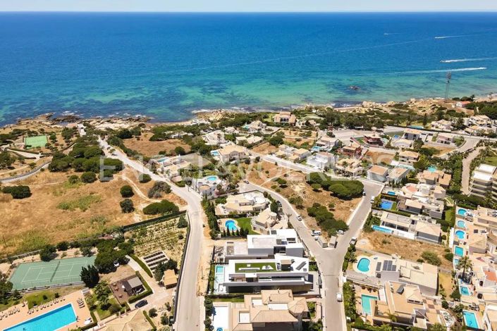 Image No.68-5 Bed House for sale