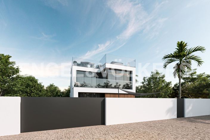 Image No.10-3 Bed House for sale