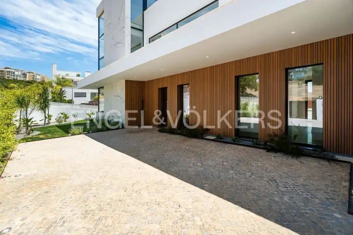 Image No.18-4 Bed House for sale