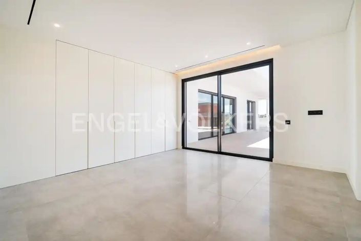 Image No.35-4 Bed House for sale