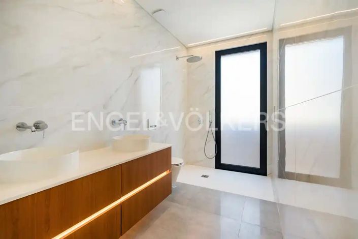 Image No.49-4 Bed House for sale