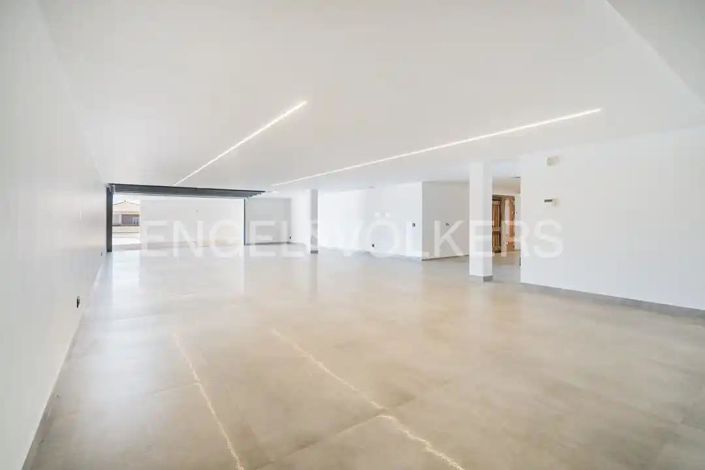 Image No.56-4 Bed House for sale