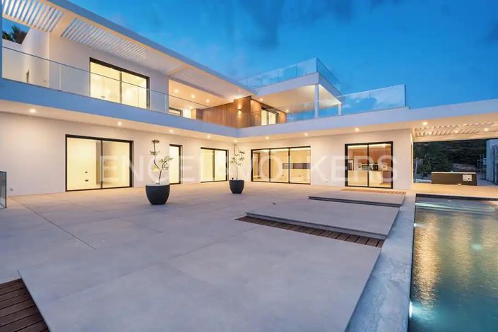 Image No.7-4 Bed House for sale