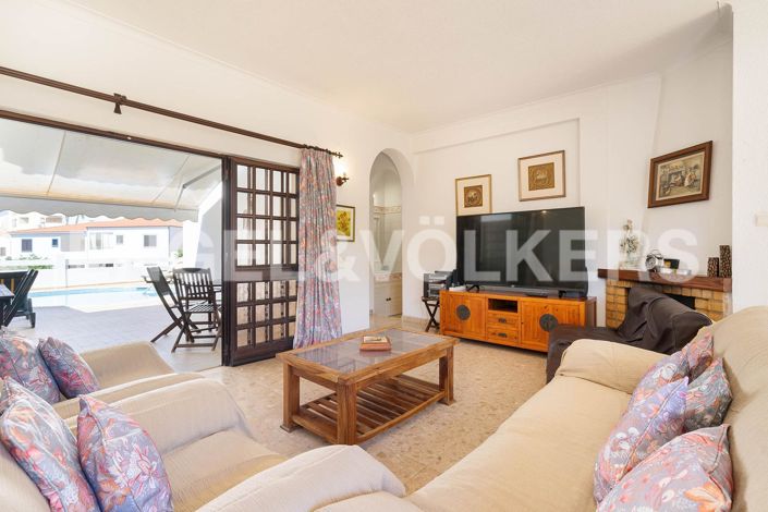 Image No.12-4 Bed House for sale