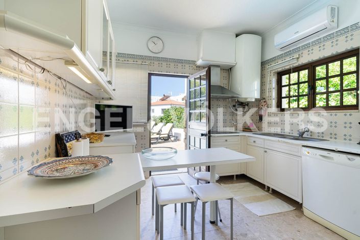 Image No.15-4 Bed House for sale