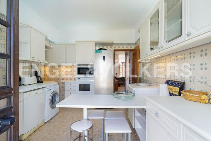 Image No.18-4 Bed House for sale