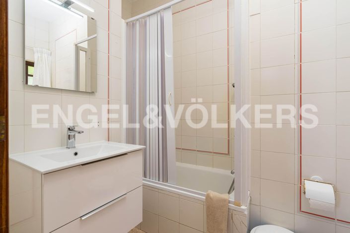 Image No.21-4 Bed House for sale