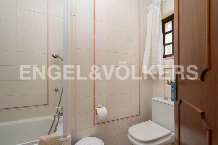 Image No.22-4 Bed House for sale