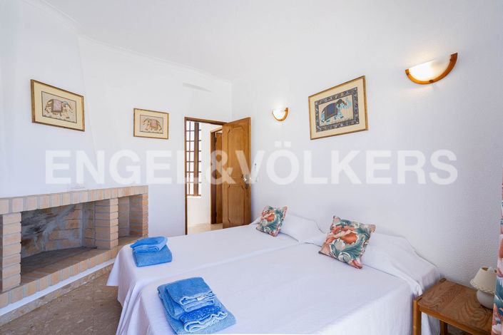 Image No.30-4 Bed House for sale