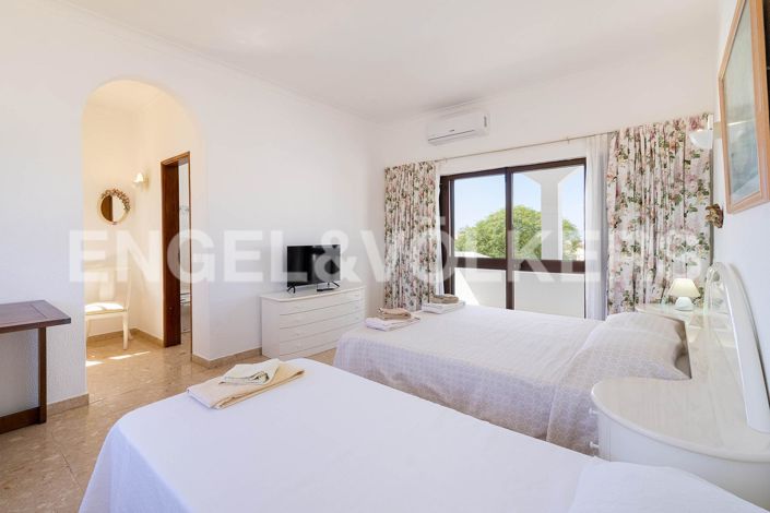 Image No.31-4 Bed House for sale