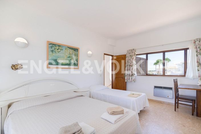 Image No.32-4 Bed House for sale