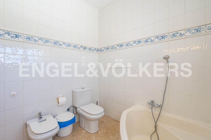 Image No.35-4 Bed House for sale