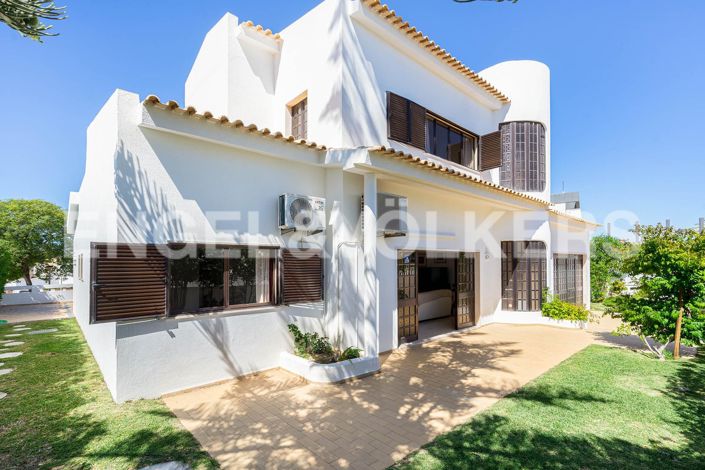 Image No.6-4 Bed House for sale