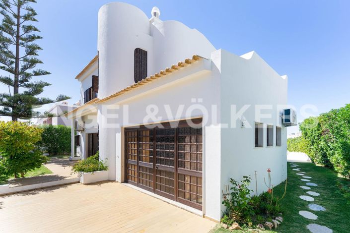 Image No.7-4 Bed House for sale