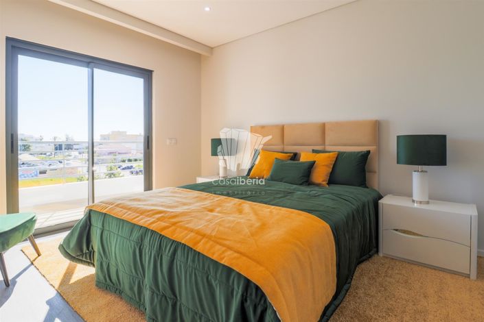 Image No.12-3 Bed Apartment for sale