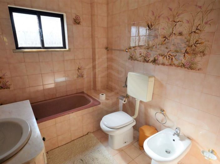 Image No.17-4 Bed House for sale