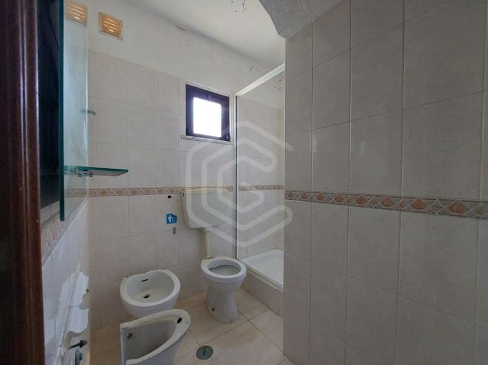 Image No.20-4 Bed House for sale