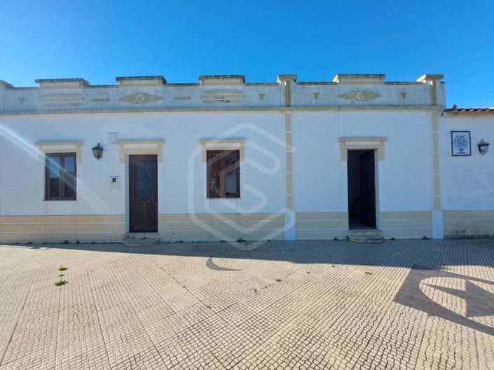 Image No.8-4 Bed House for sale