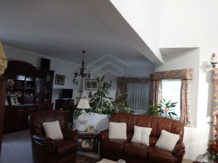 Image No.3-5 Bed House for sale