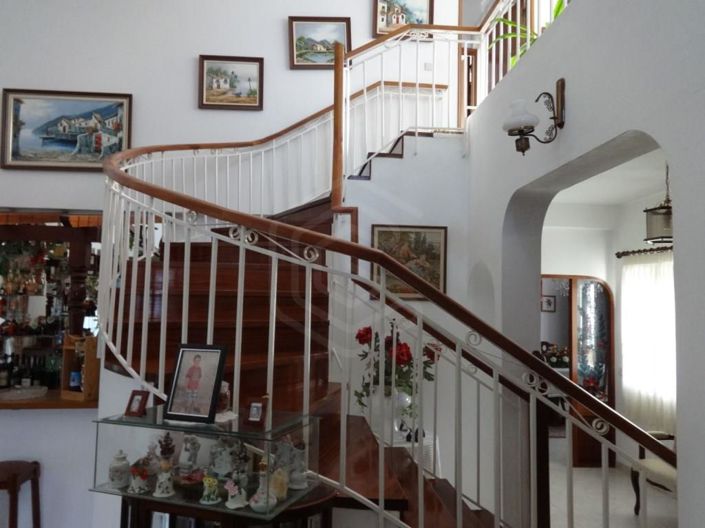 Image No.7-5 Bed House for sale