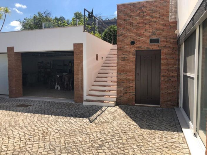 Image No.2-4 Bed House for sale