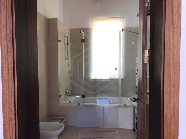 Image No.34-4 Bed House for sale