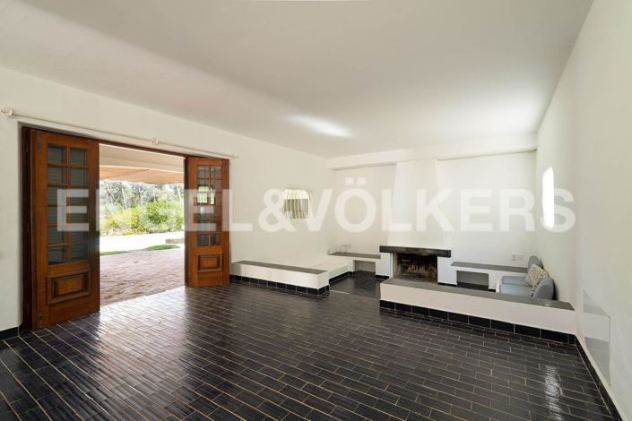 Image No.8-5 Bed House for sale