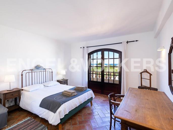 Image No.18-4 Bed House for sale