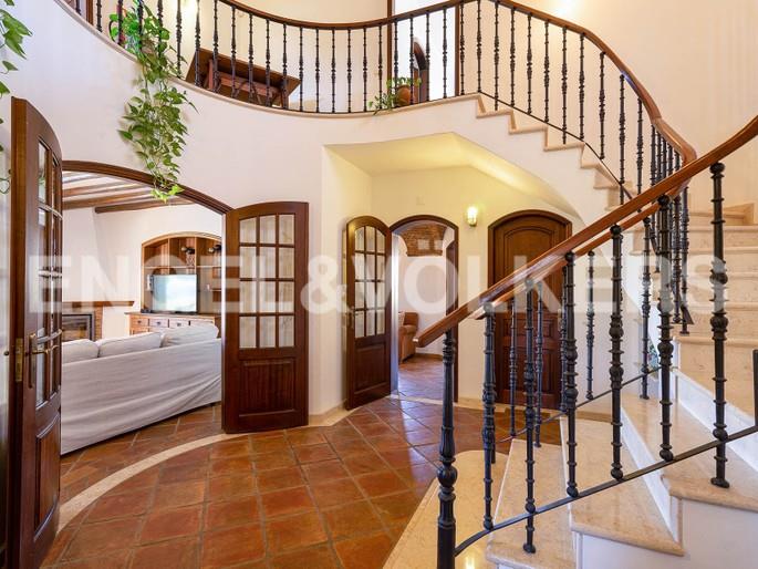 Image No.6-4 Bed House for sale