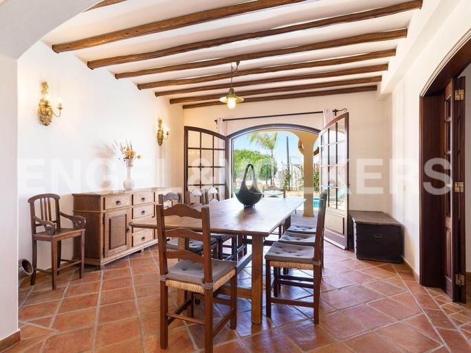 Image No.8-4 Bed House for sale