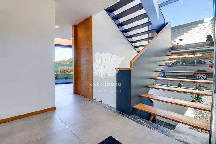 Image No.16-4 Bed House for sale